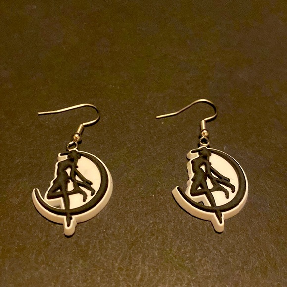 SALE NTW Sailor Moon Miss Chibiusa Earring - Picture 1 of 3